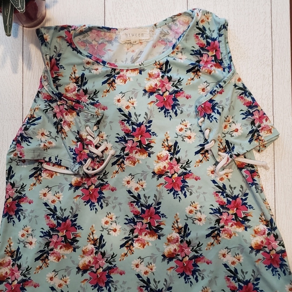 Cold shoulder girls flower top